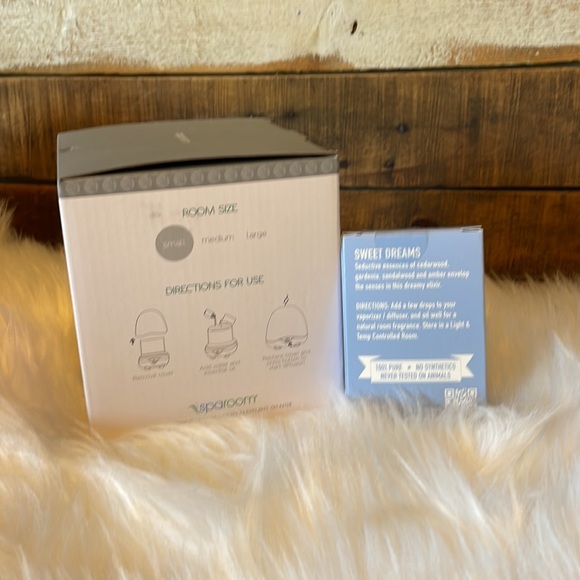 NIB Bella Mist essential Oil Diffuser and Two (2) oils - Picture 4 of 4